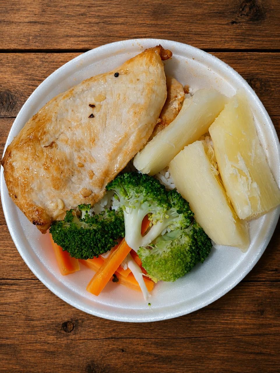 Marmita de frango a passarinho com batata frita